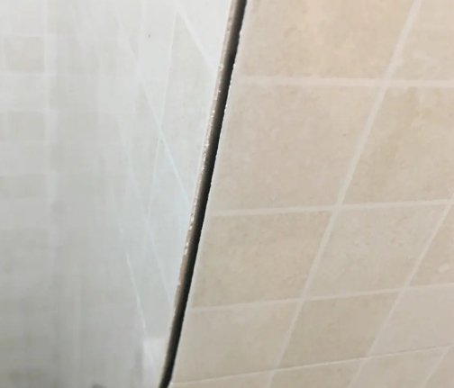 上犹瓷砖空鼓维修公司分享阳台瓷砖脱落的修复过程可以分为以下几个步骤