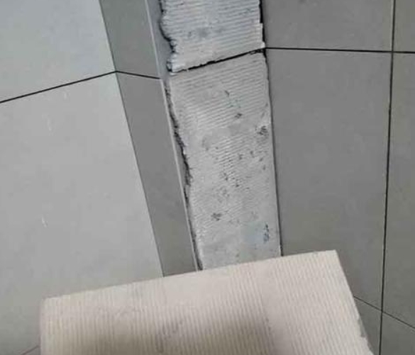 上犹瓷砖空鼓维修公司分享下厨房瓷砖脱落的补救措施。
